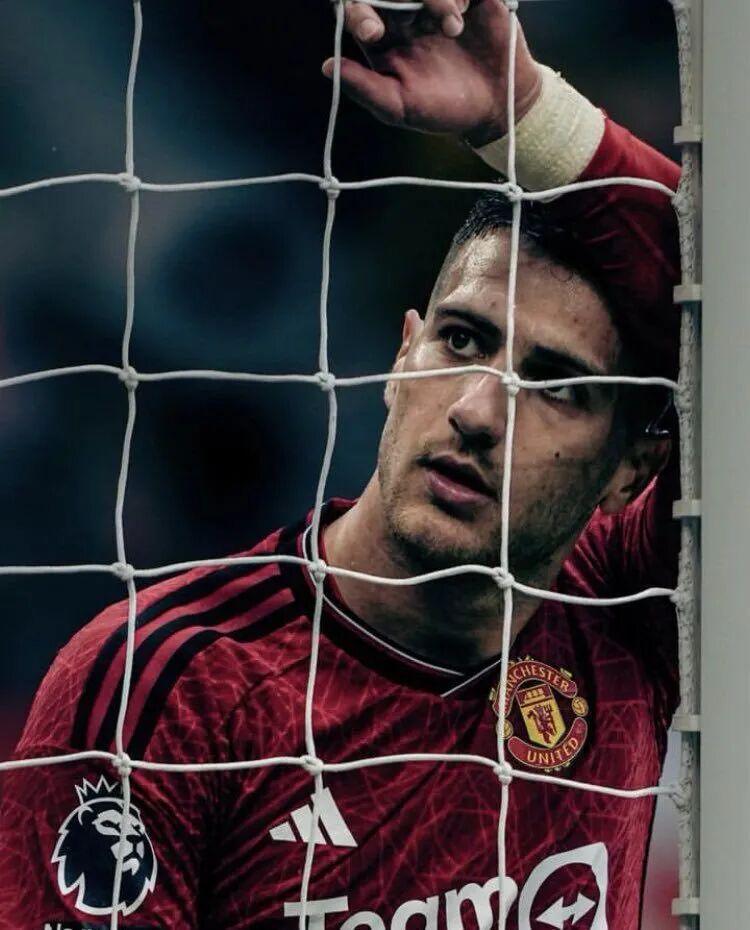 kaiyun中国官网-邮报：达洛特相信自己应该成为球队未来的首选右后卫