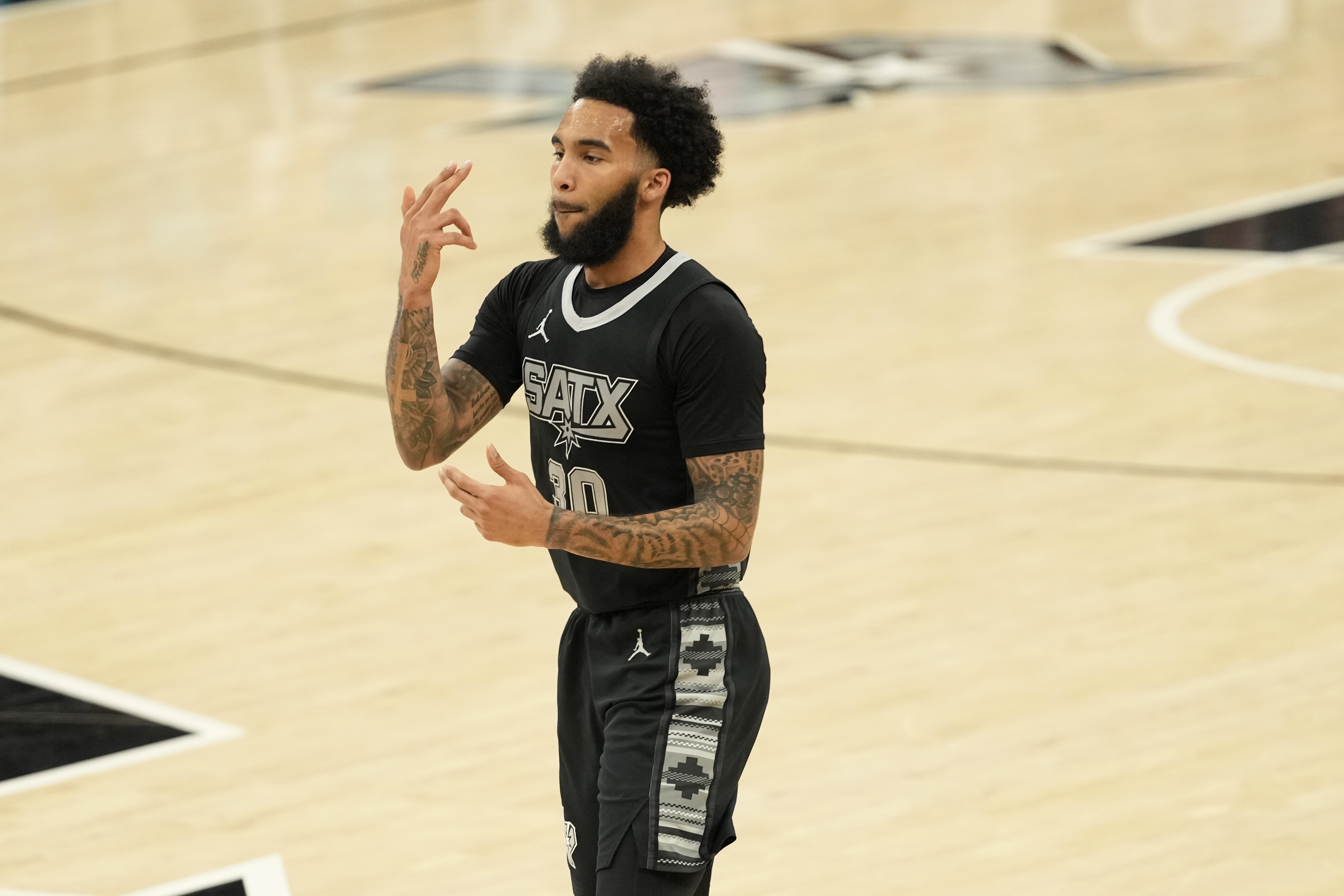 云体育入口-空砍27分！尚帕尼：我们要找出能创造出空位的方法