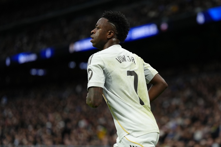 开云-罗马诺：维尼修斯公开表态想留队，老佛爷开的续约合同一直都有效