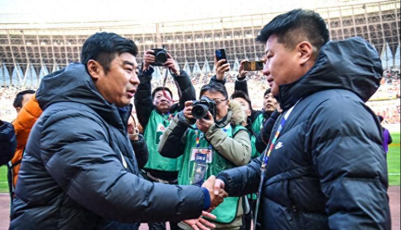 开云-韩鹏刘建业稳了！七大土帅下轮大考：李国旭大羽谁先凉？一人更悬